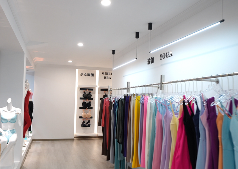 瑜伽连体服：身体的诗意，流动的雕塑